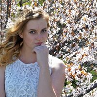 Julia Dunlap Photo 8