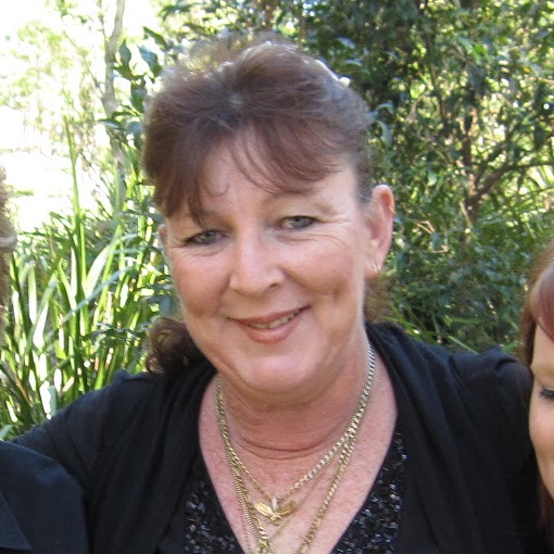 Julie Harvey Photo 24