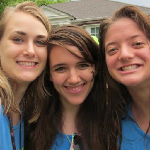 Eliza Robertson Photo 21