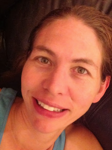 Stephanie Hutchinson Photo 30