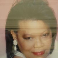Claudia Williams Photo 43