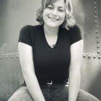 Sara Arnold Photo 45