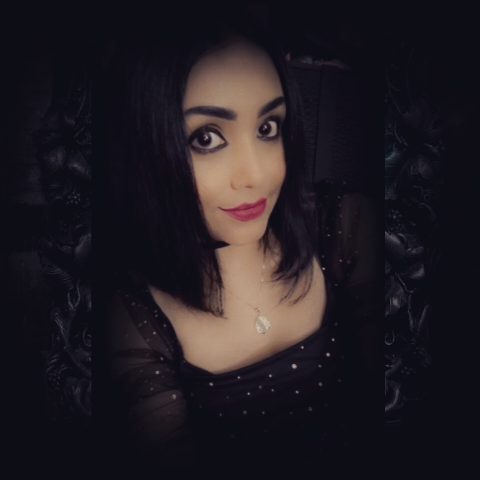 Elizabeth Salinas Photo 34