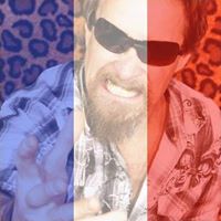 Robert Pauley Photo 23