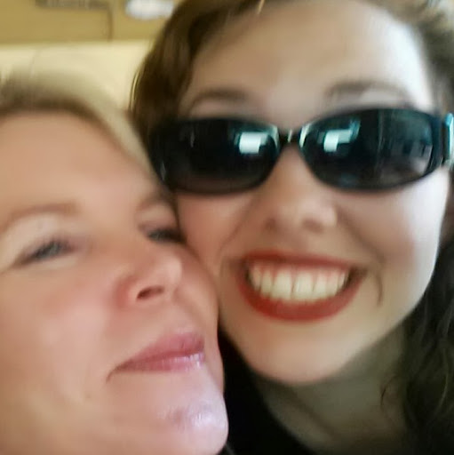 Shelley Lloyd Photo 15