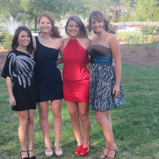 Haley Johnson Photo 40