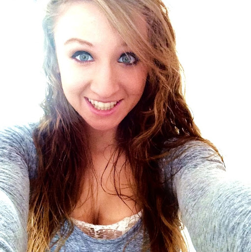 Emily Malone Photo 15