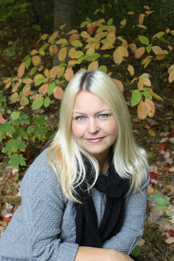 Kerri Macdonald Photo 23