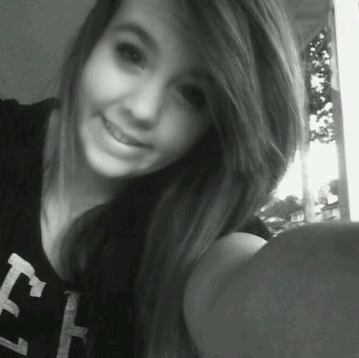 Danielle Meadows Photo 11