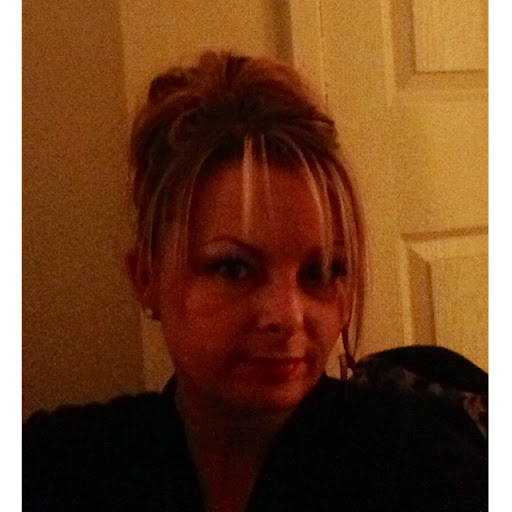 Michelle Howarth Photo 15