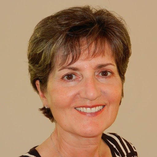 Janet Jones Photo 6