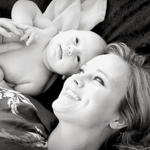 Laura Dickerson Photo 33