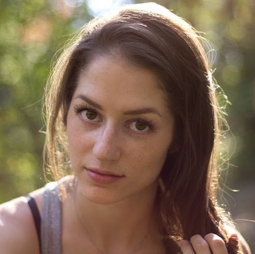 Sara Close Photo 24
