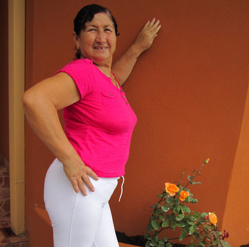 Amelia Gonzalez Photo 39