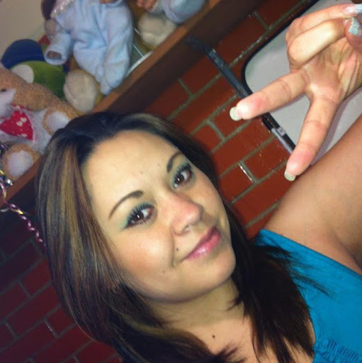 Ana Enriquez Photo 33