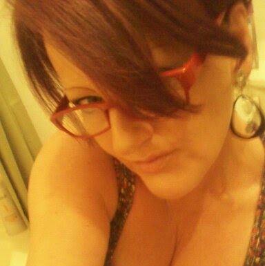 Alison Howell Photo 17