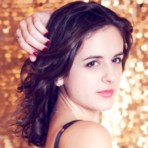 Elizabeth Mclaughlin Photo 34