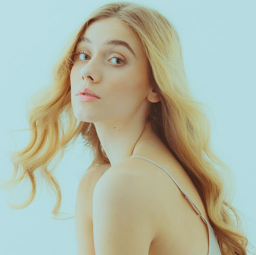 Claire Nelson Photo 11