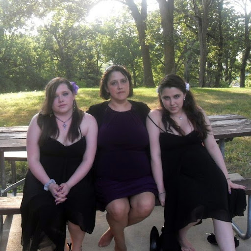 Michelle Hicks Photo 16