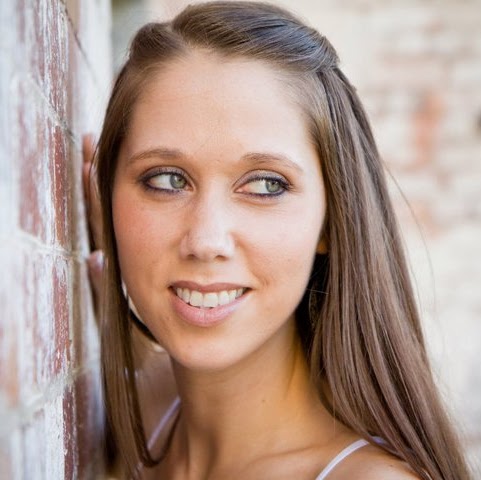 Julia Matthews Photo 28