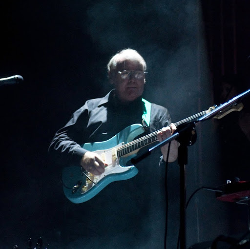 Raymond Oliver Photo 32