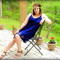 Emily Salisbury Photo 21
