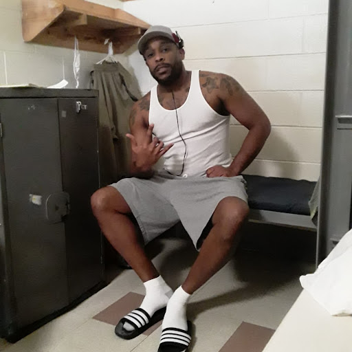 Antonio White Photo 14