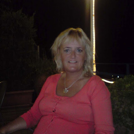 Debbie Hull Photo 32