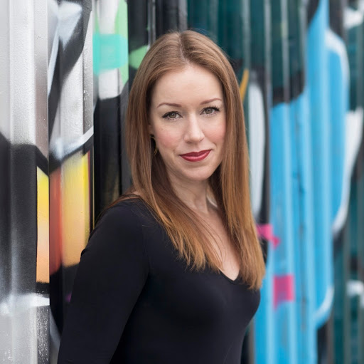Leah Taylor Photo 6