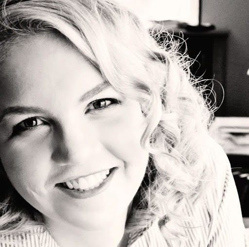 Jennifer Magee Photo 34