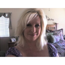 Julie Murphy Photo 12
