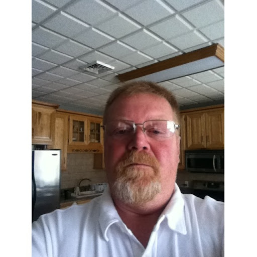 Robert Pauley Photo 30