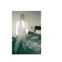 Aaron Paige Photo 27