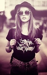 Heather Dickinson Photo 15