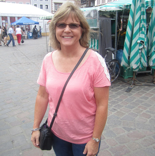 Lori Hunt Photo 3