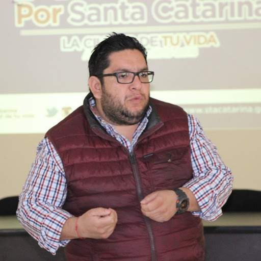 Erik Castillo Photo 35