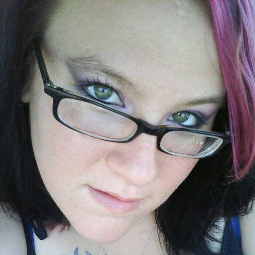 Alicia Skinner Photo 26