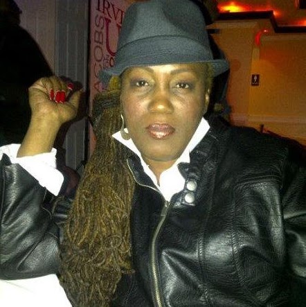 Michele Perry Photo 34