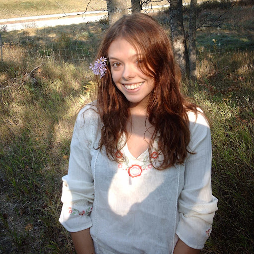 Julia Messenger Photo 3