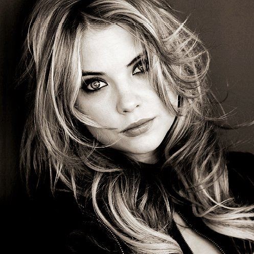 Crystal Lawrence Photo 24