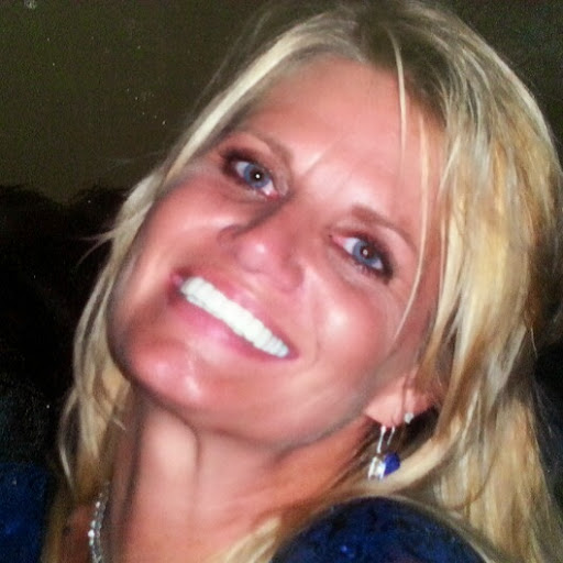 Lynda Larkin Photo 16