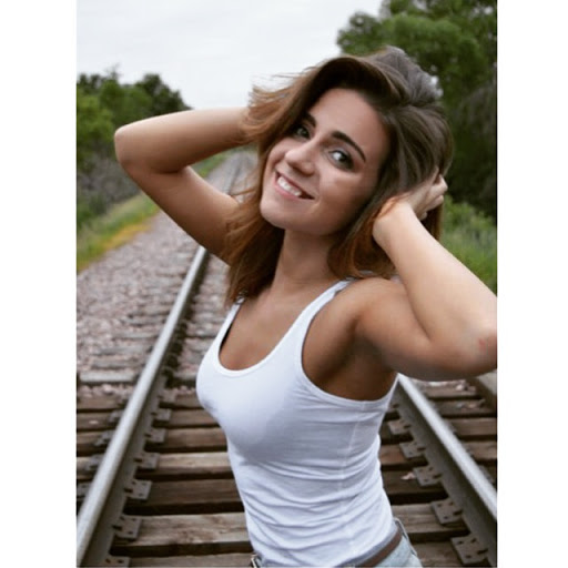 Danielle Quinn Photo 36