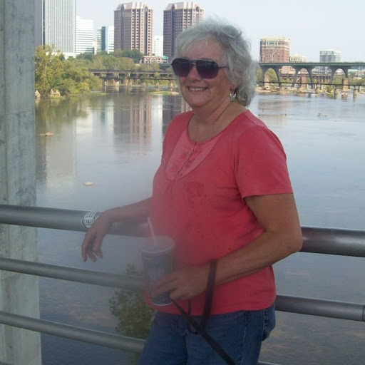 Ellen Thompson Photo 37