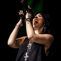 Stephanie Calvert Photo 12