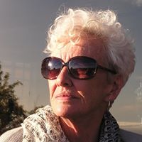 Elizabeth Hiatt Photo 6