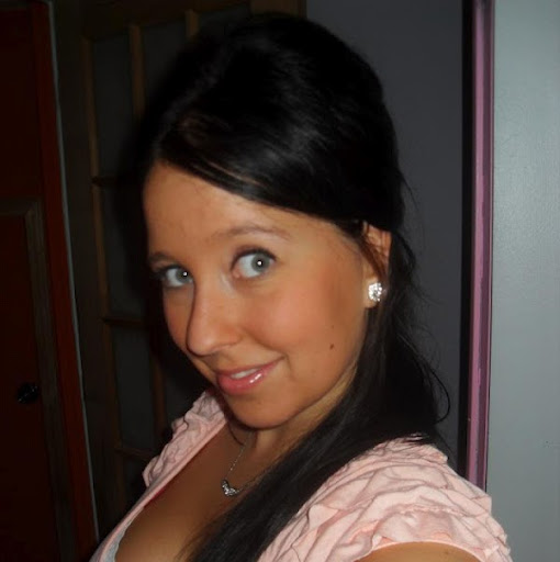 Julie Perreault Photo 11