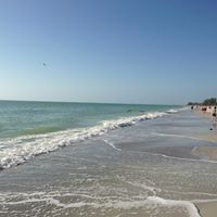 Lisa Burks Photo 9