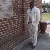 Johnnie Simmons Photo 26