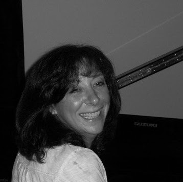 Lisa Crosby Photo 29