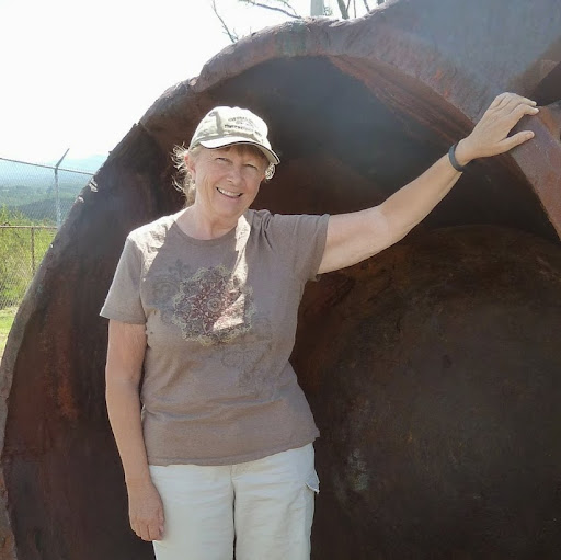 Janet Jones Photo 7